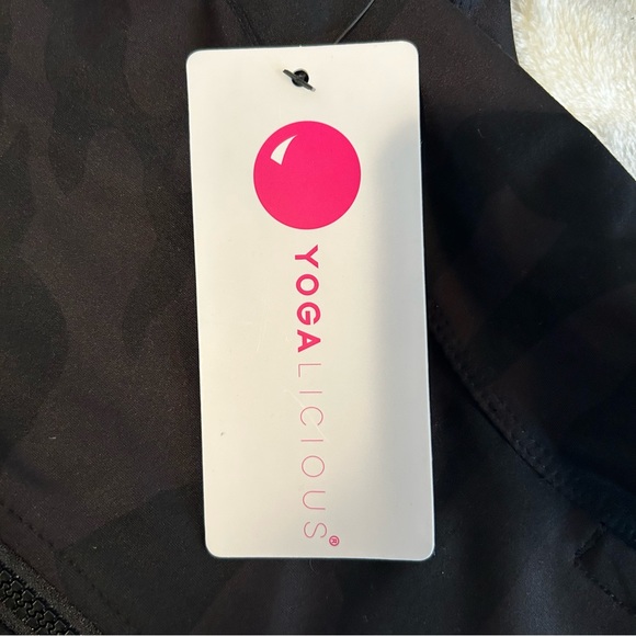 Yogalicious Camo Black Yoga Jacket - Picture 10 of 11